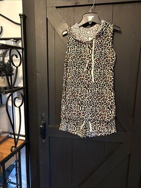 Jordan Women's Leopard-Print Sleeveless Shirt with Hood and Short Set